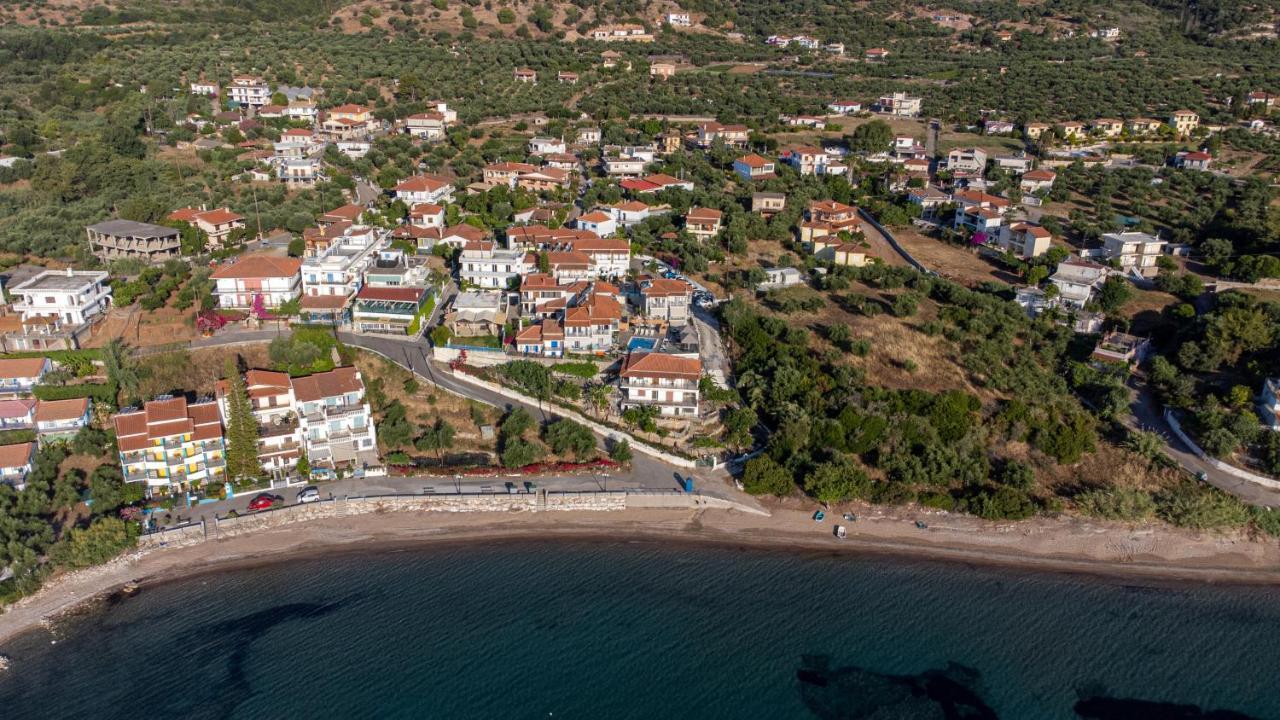 Вилла 5 Meters From The Beach Храни Экстерьер фото