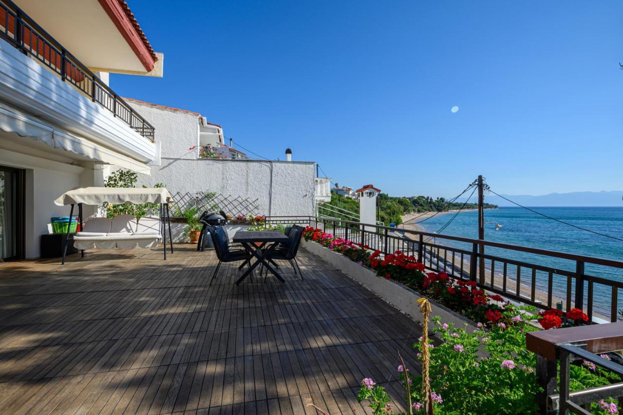 Вилла 5 Meters From The Beach Храни Экстерьер фото