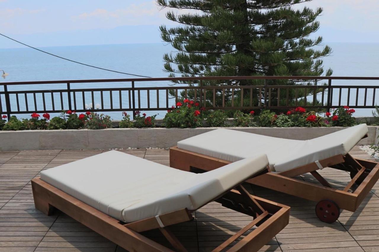 Вилла 5 Meters From The Beach Храни Экстерьер фото