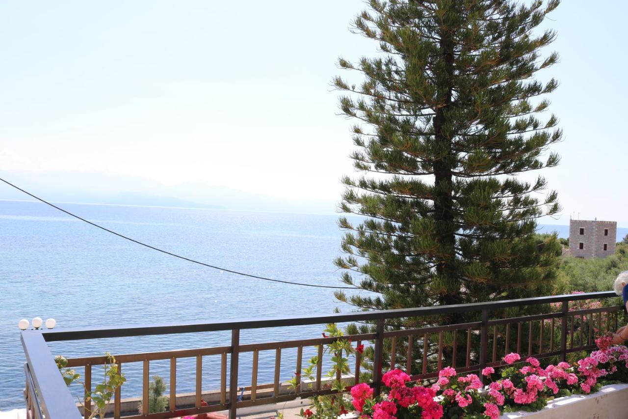 Вилла 5 Meters From The Beach Храни Экстерьер фото